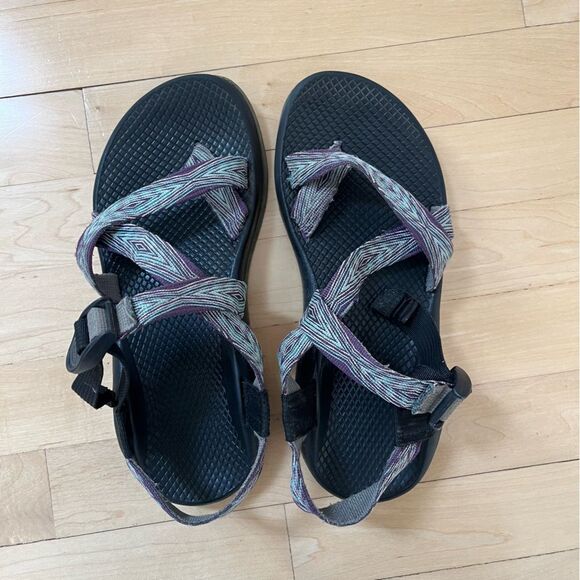 Chaco ZX/2 Women’s Strappy Sandals Purple And Blue Pixel Weave Toe Strap 8 - Picture 2 of 6